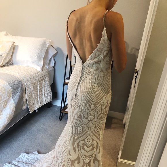 *NEVER WORN* Bridal Gown, Wedding dress - Picture 6 of 8